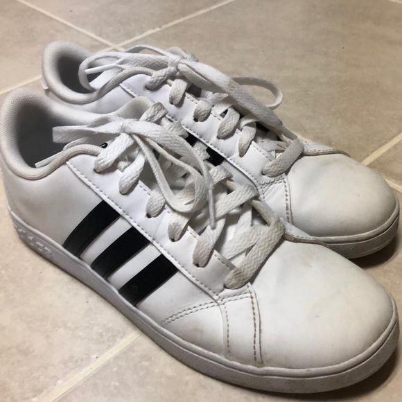 Adidas Classic Tennis Shoes - Picture 1 of 3